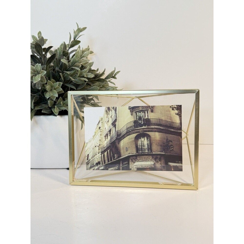 Umbra Prisma Geometric Floating Photo Frame 6x8” Frame for 4x6” Photo Gold *NEW*